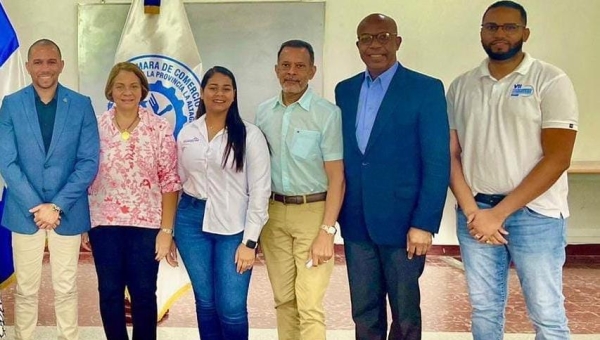 SUBDIECCION DE DESARROLLO EMPRESARIAL SOSTIENEN REUNION Thumbnail SUBDIECCION DE DESARROLLO EMPRESARIAL SOSTIENEN REUNION Thumbnail